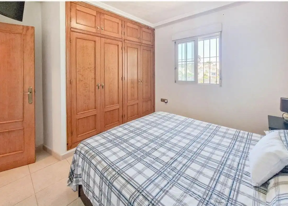 Dormitori de Apartament en venda en Orihuela amb Aire condicionat, Jardí privat i Piscina