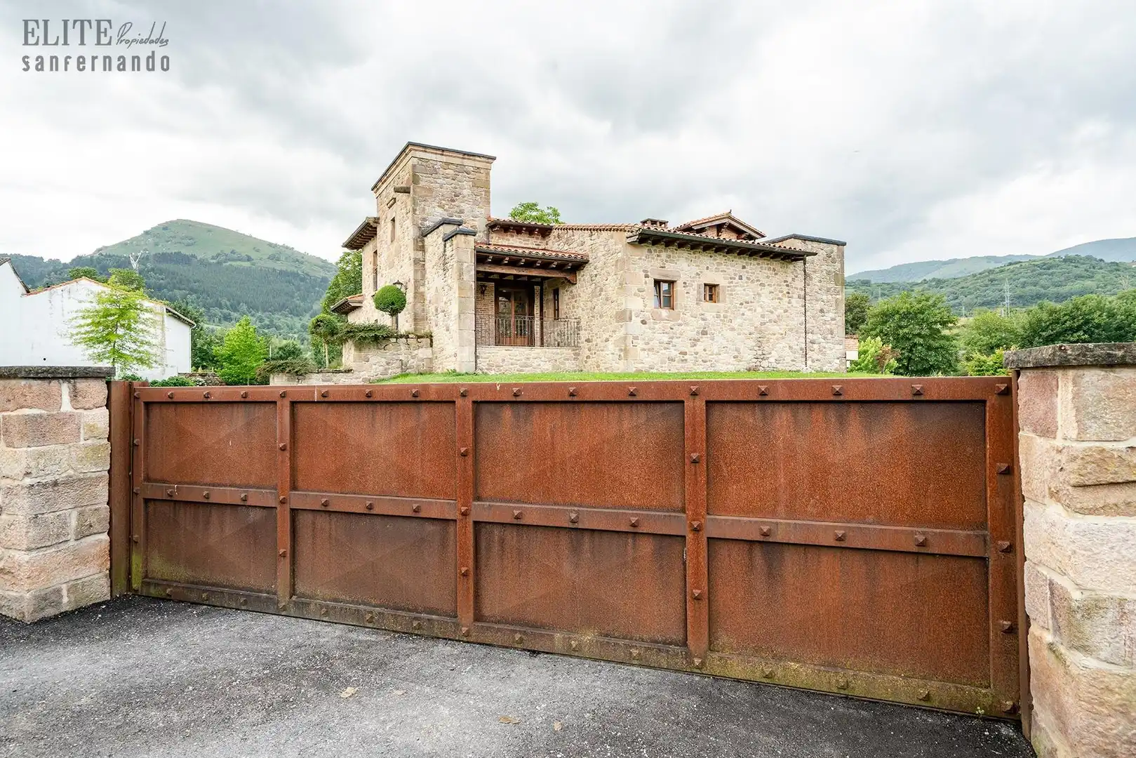 Vista exterior de Casa o chalet en venta en Bárcena de Pie de Concha con Calefacción, Jardín privado y Terraza