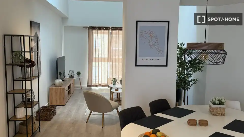 Menjador de Apartament per a compartir en Málaga amb Aire condicionat, Terrassa i Moblat