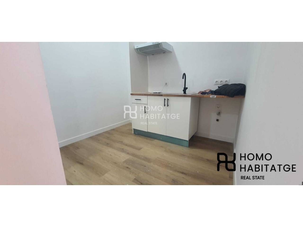 Dormitori de Local en venda en Barberà del Vallès amb Aire condicionat i Alarma