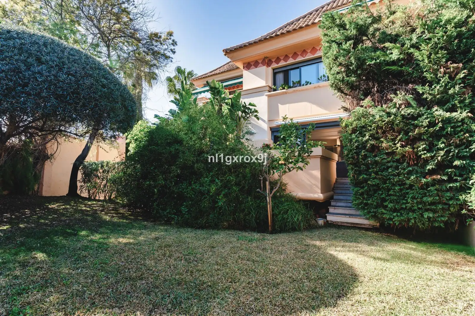 Jardín de Apartamento en venta en Marbella con Terraza, Amueblado y Piscina comunitaria