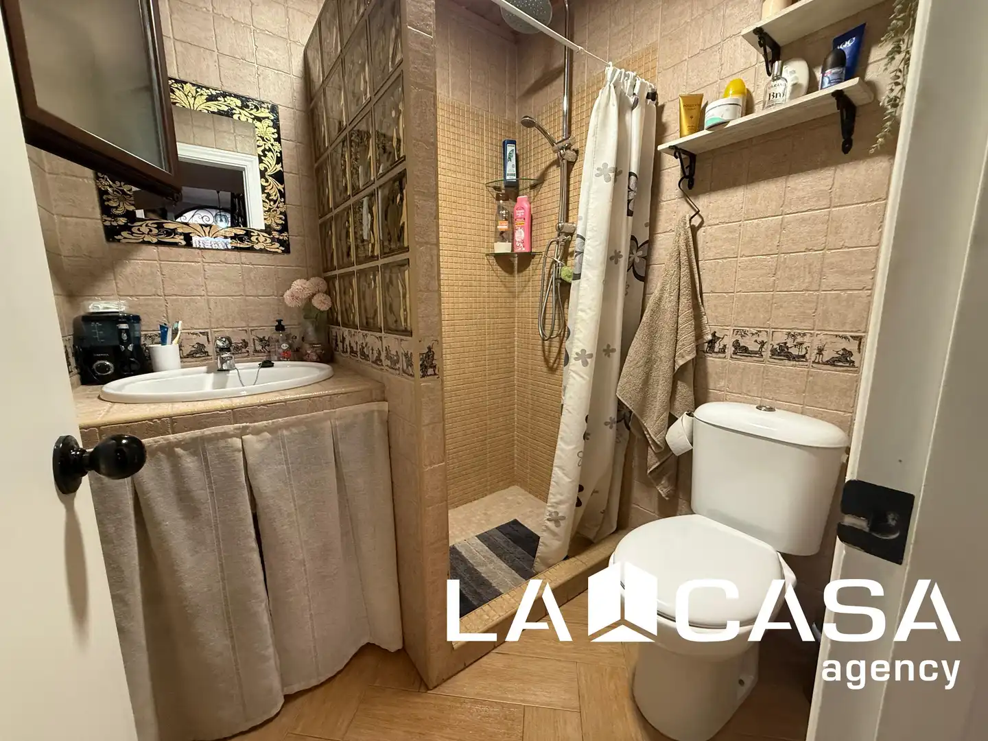 Bathroom of Detached homes for sale in Dos Hermanas  with Air Conditioner, Terrace and Storage room