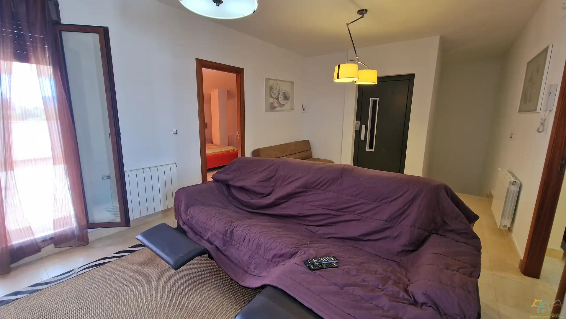 Wohnzimmer von Einfamilien-Reihenhaus zum Verkauf in Diezma mit Klimaanlage, Heizung und Privatgarten