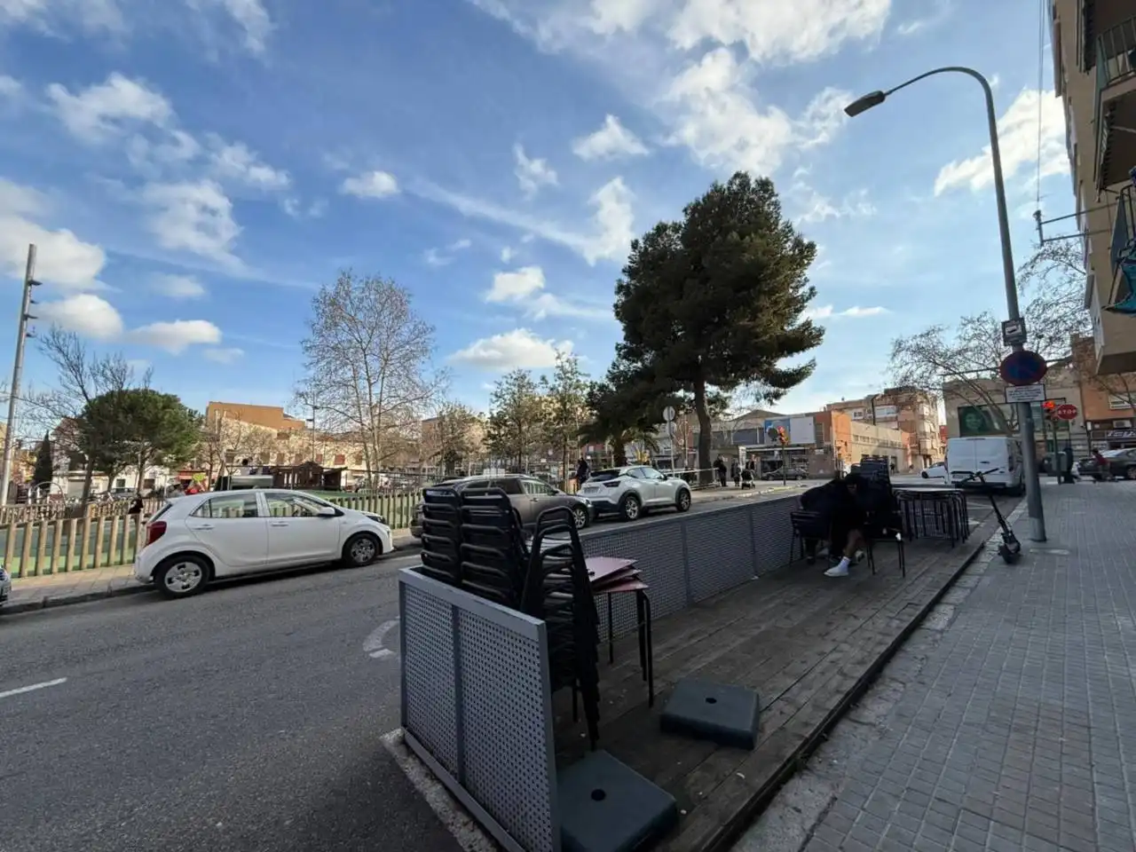 Vista exterior de Local de lloguer en Sabadell amb Alarma