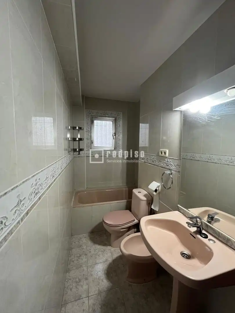 Badezimmer von Wohnung zur Miete in Madrid mit Heizung und Terrasse