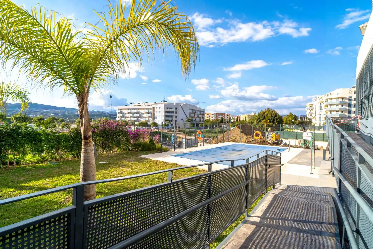Schwimmbecken von Wohnungen zum Verkauf in Vélez-Málaga mit Klimaanlage