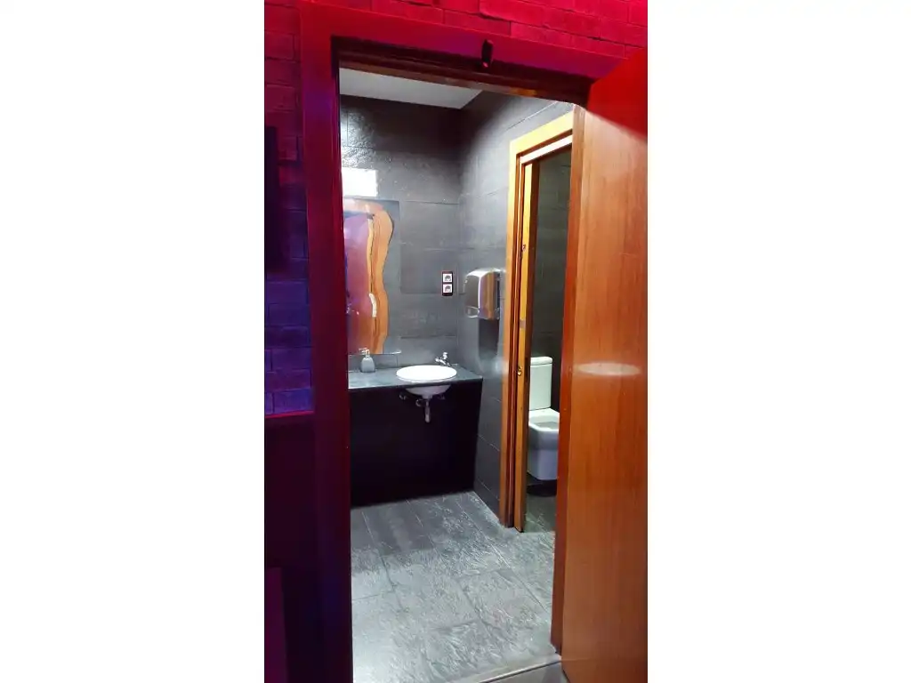 Local en venta en Calle Industria De La, Vinyets - Molí Vell