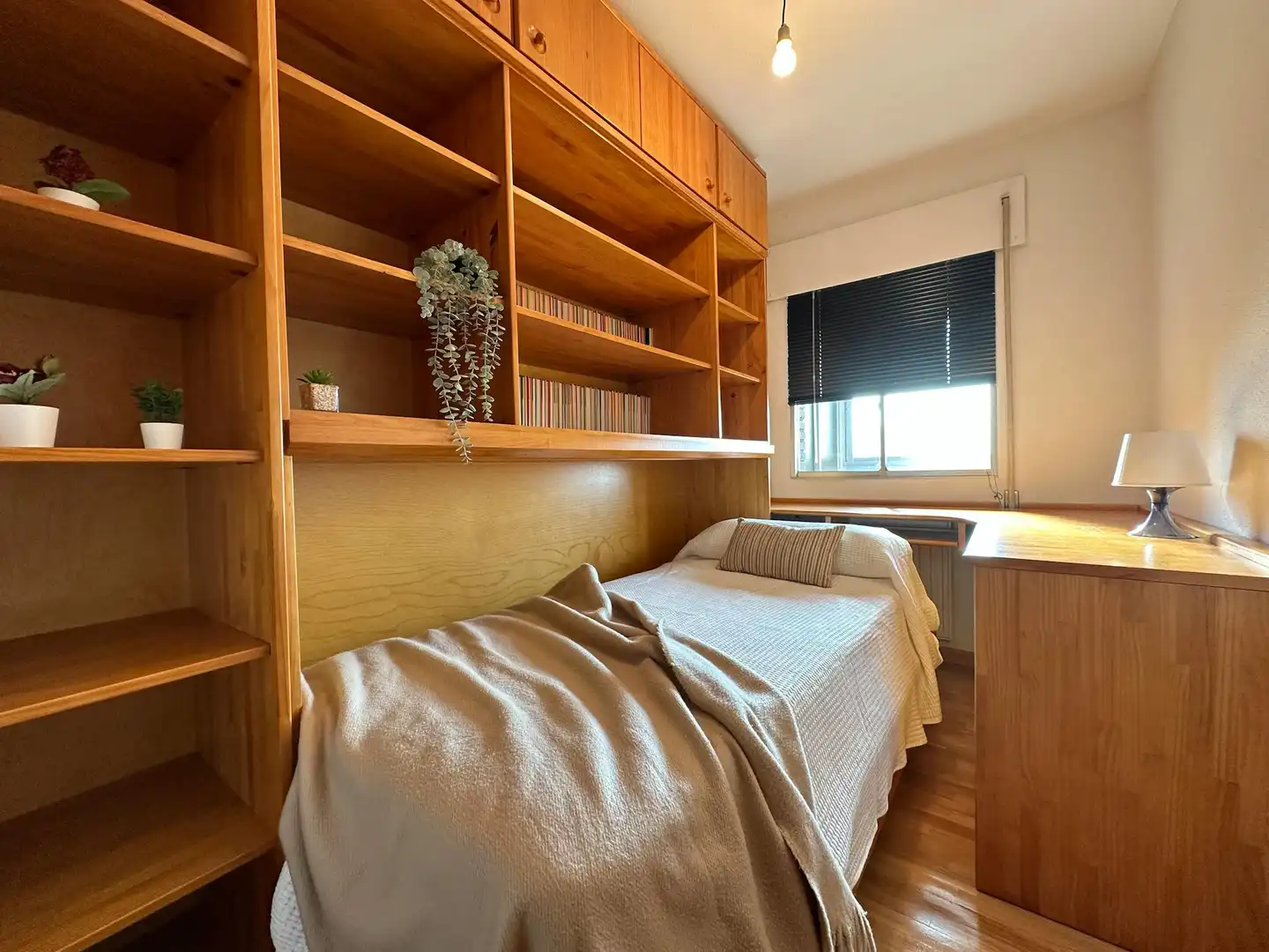Bedroom of Flat for rent in Madrid  with Air Conditioner, Heating and Private garden