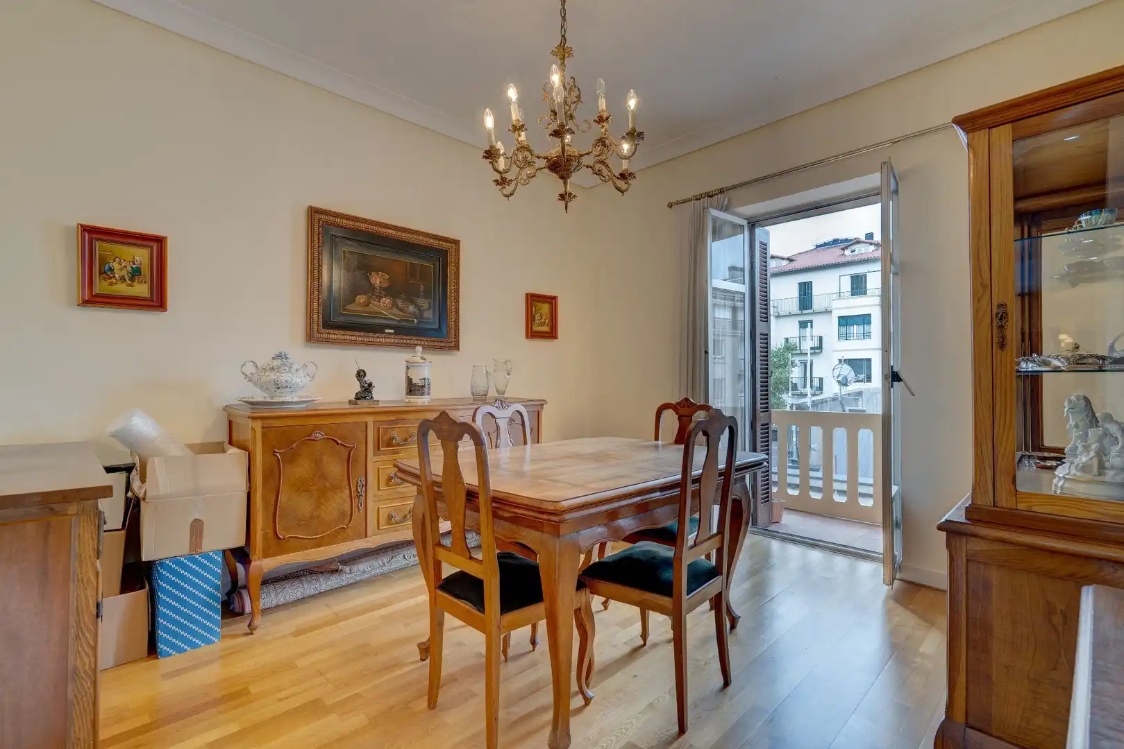 Comedor de Piso en venta en Irun  con Calefacción, Trastero y Amueblado
