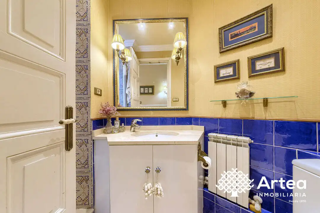 Baño de Piso en venta en Getxo  con Calefacción, Trastero y Balcón