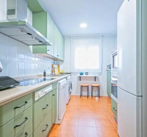 Cocina de Piso de alquiler en Sevilla con Aire acondicionado, Parquet y Terraza