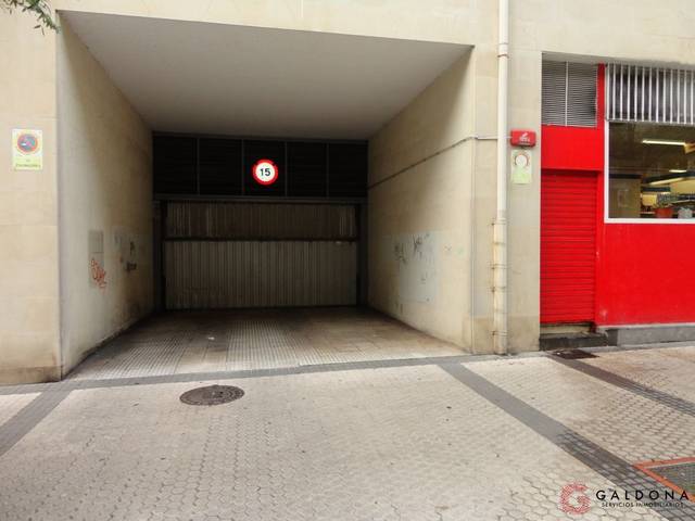Garaje en Alquiler en Jose Goikoa Kalea en Antiguo