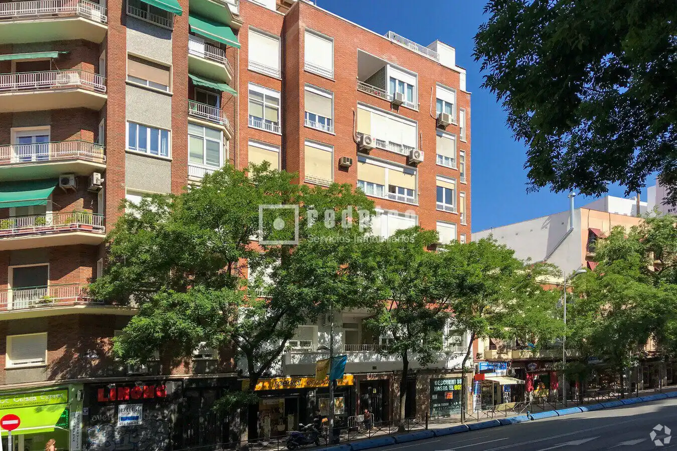 Exterior view of Garage for sale in Madrid