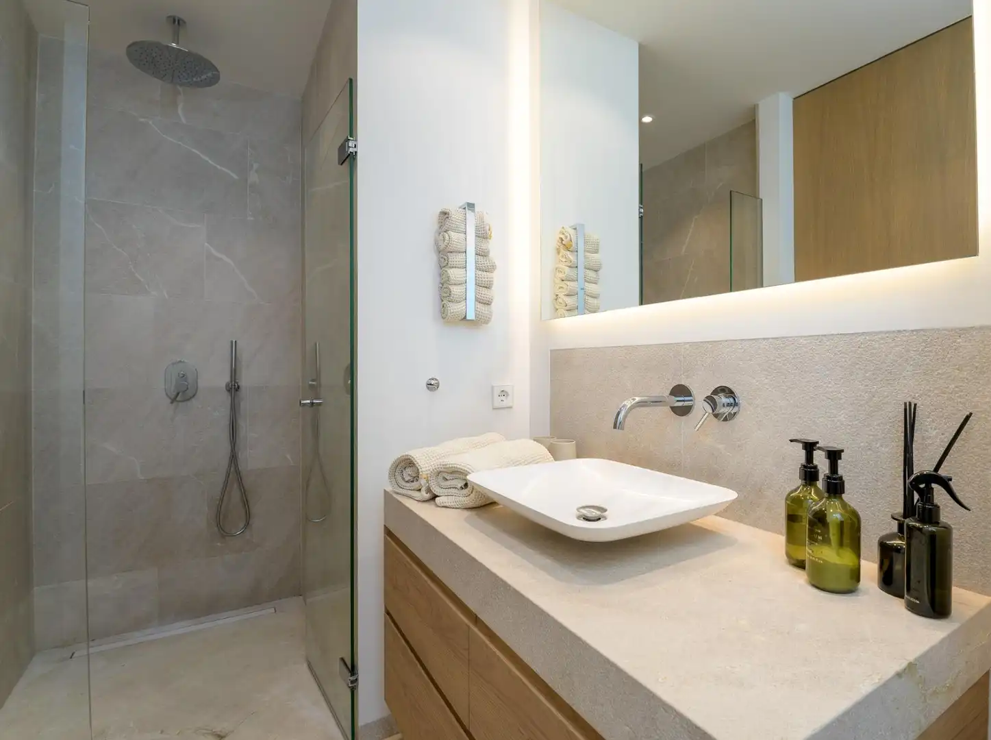 Badezimmer von Erdgeschoss zum Verkauf in  Palma de Mallorca mit Klimaanlage, Heizung und Privatgarten