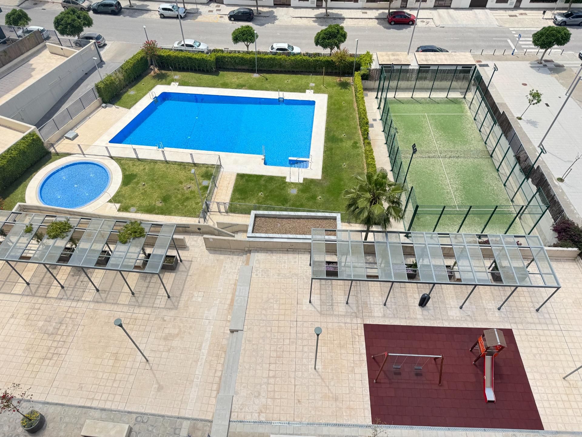 Piscina de Pis en venda en Dos Hermanas amb Aire condicionat, Terrassa i Traster