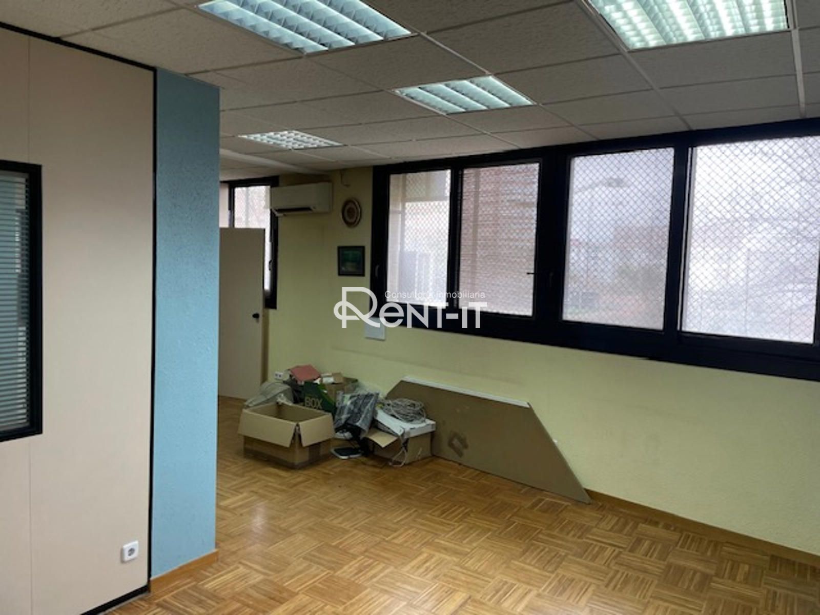 Premises for sale in L'Hospitalet de Llobregat  with Air Conditioner