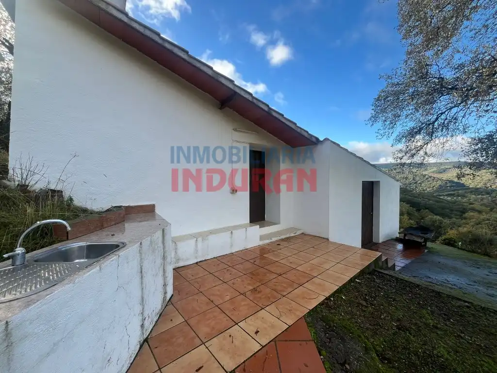 Vista exterior de Finca rústica en venda en Castañar de Ibor
