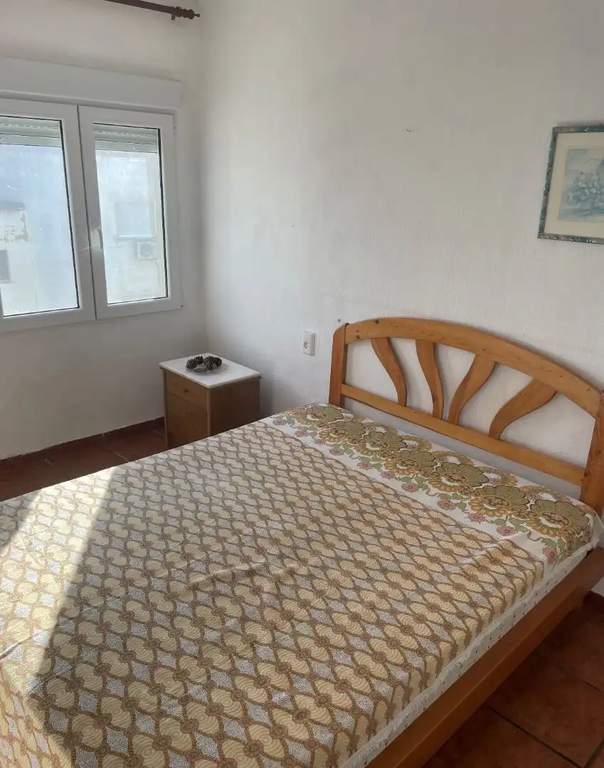 Bedroom of Flat for share in Requena  with Air Conditioner, Heating and Furnished