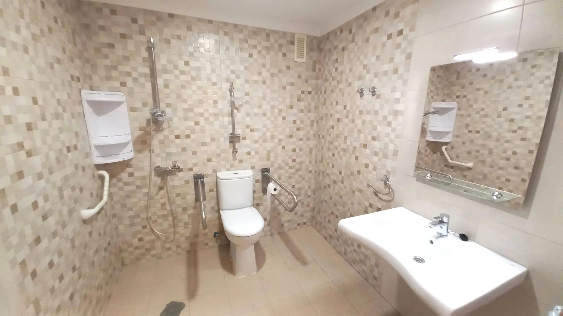 Bathroom of Flat for rent in Albacete  with Air Conditioner, Heating and Furnished