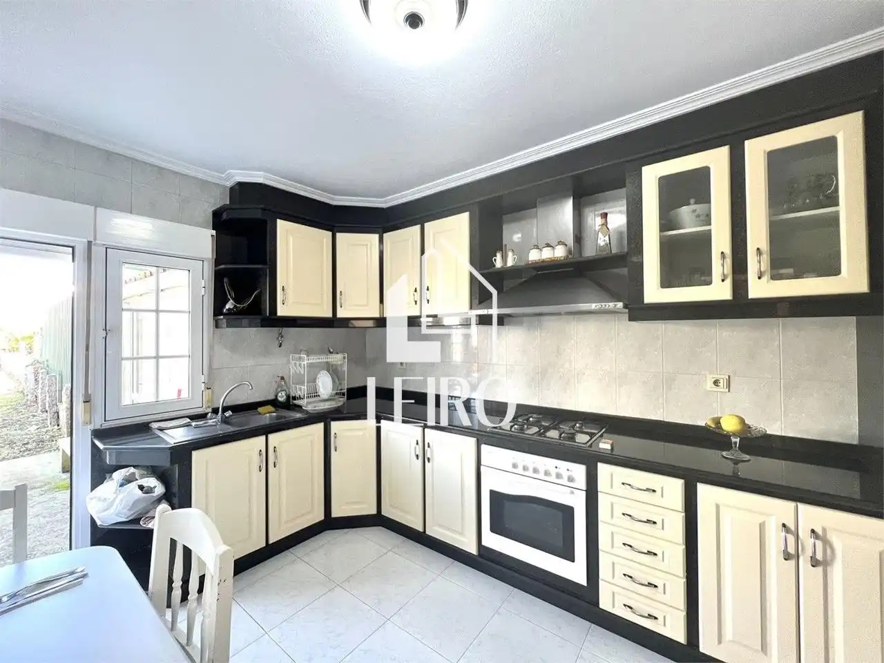 Küche von Einfamilien-Reihenhaus zum Verkauf in A Illa de Arousa  mit Heizung, Privatgarten und Terrasse