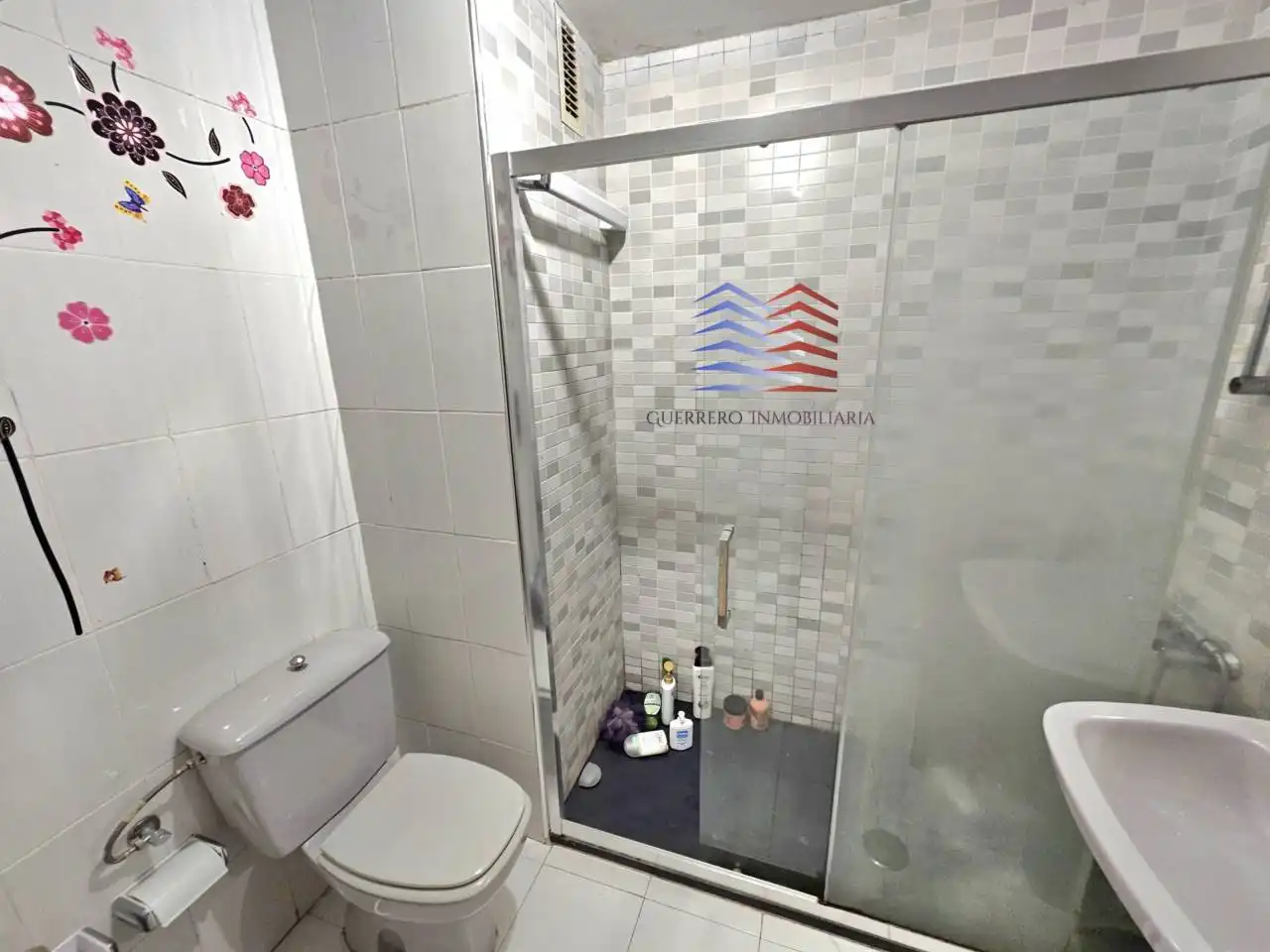 Bathroom of Flat for rent in Ourense Capital   with Heating, Parquet flooring and Terrace