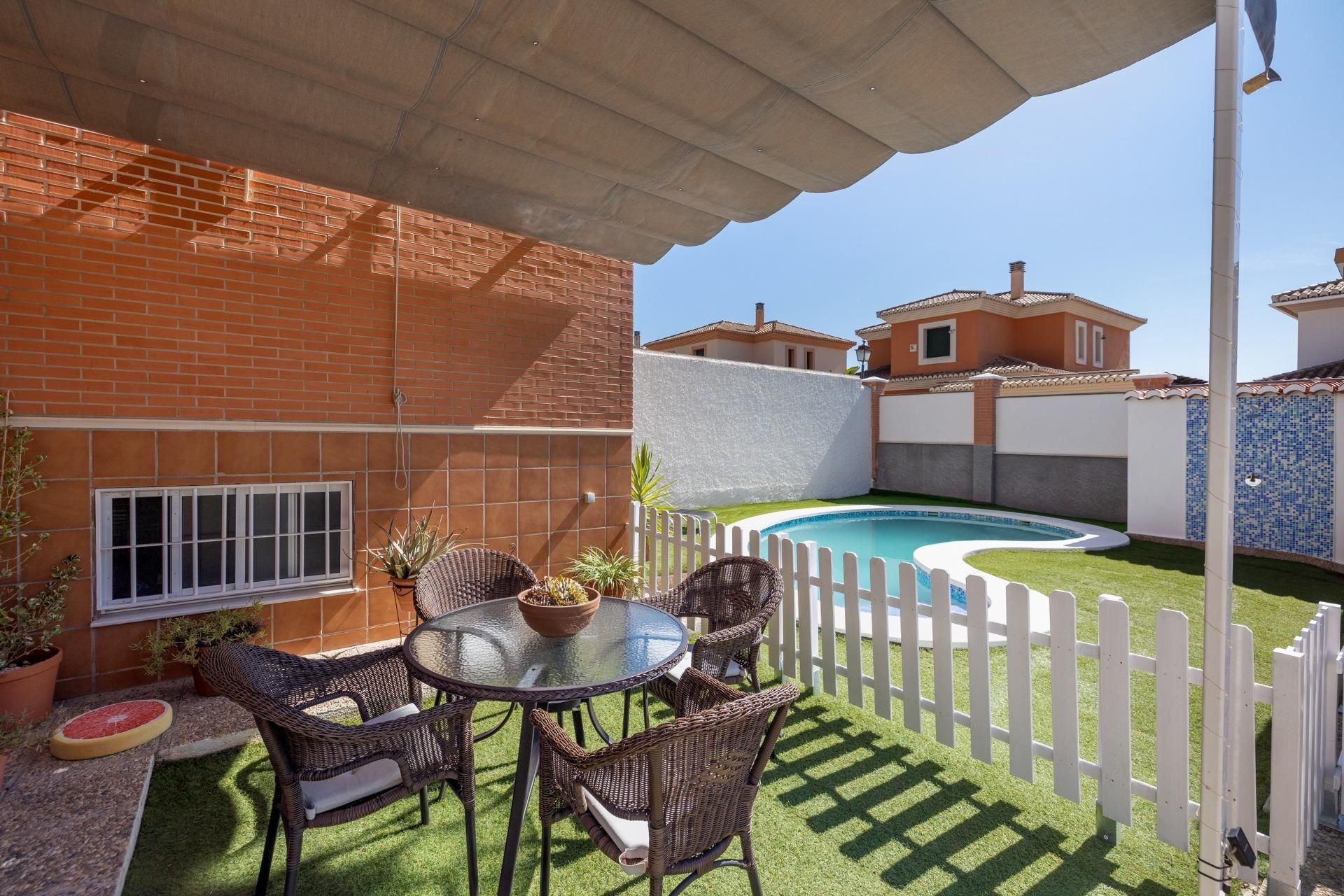 Swimming pool of Single-family semi-detached for sale in Albolote  with Air Conditioner, Heating and Private garden
