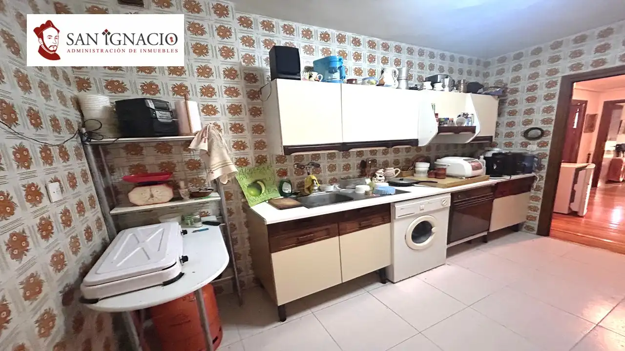 Cocina de Piso en venta en Villarcayo de Merindad de Castilla la Vieja con Terraza y Amueblado