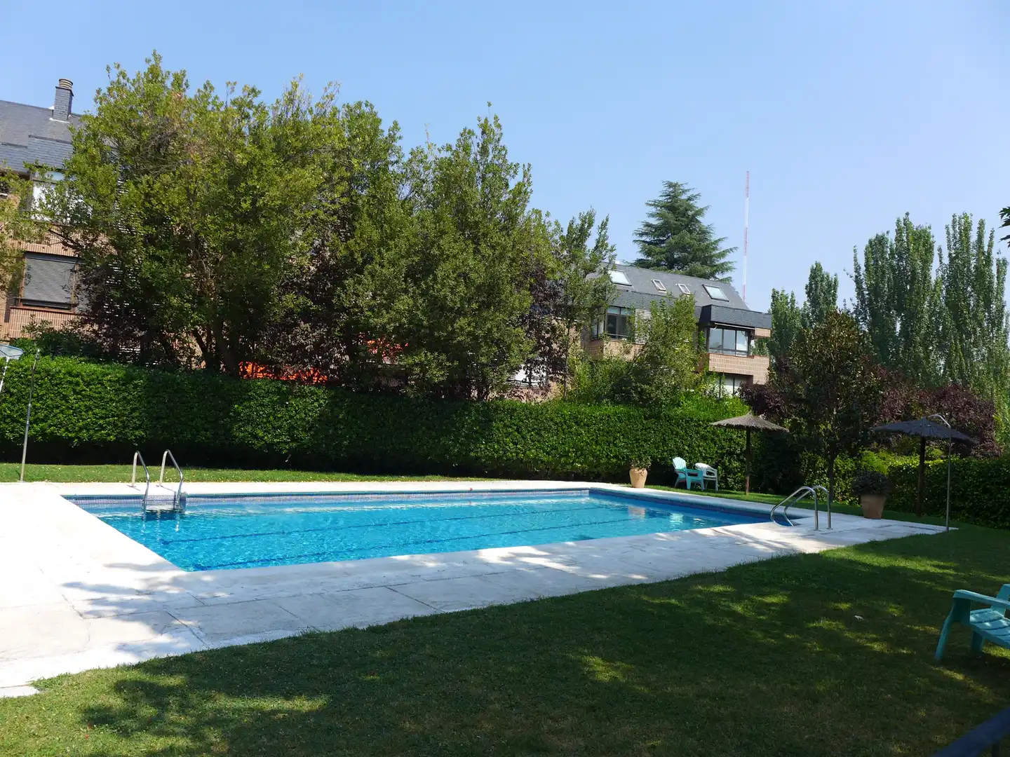 Piscina de Pis de lloguer en Majadahonda amb Aire condicionat, Calefacció i Jardí privat