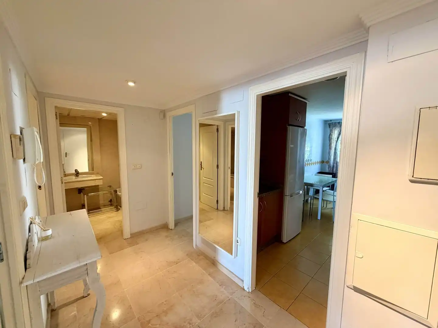 Apartamento en venta en Marbella con Terraza, Amueblado y Piscina comunitaria