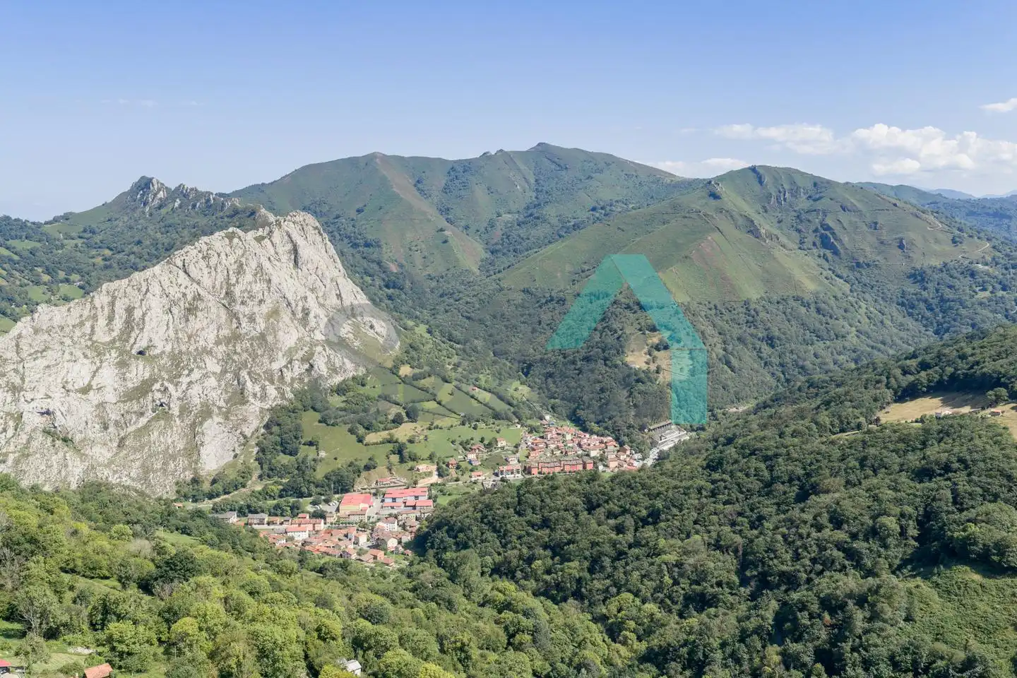 Vista exterior de Casa o chalet en venta en Morcín con Jardín privado, Terraza y Balcón