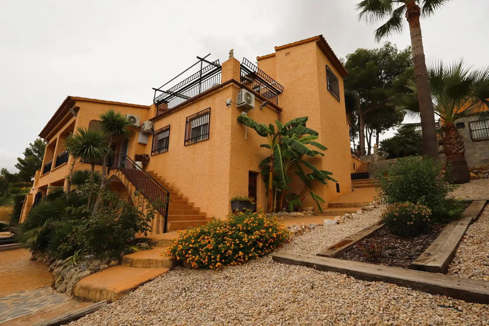 Chalet con piscina en venta en Calle PINOS