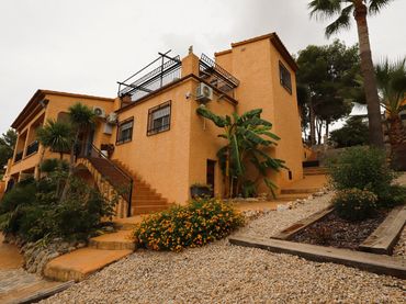 Detached house with pool for sale in Calle PINOS