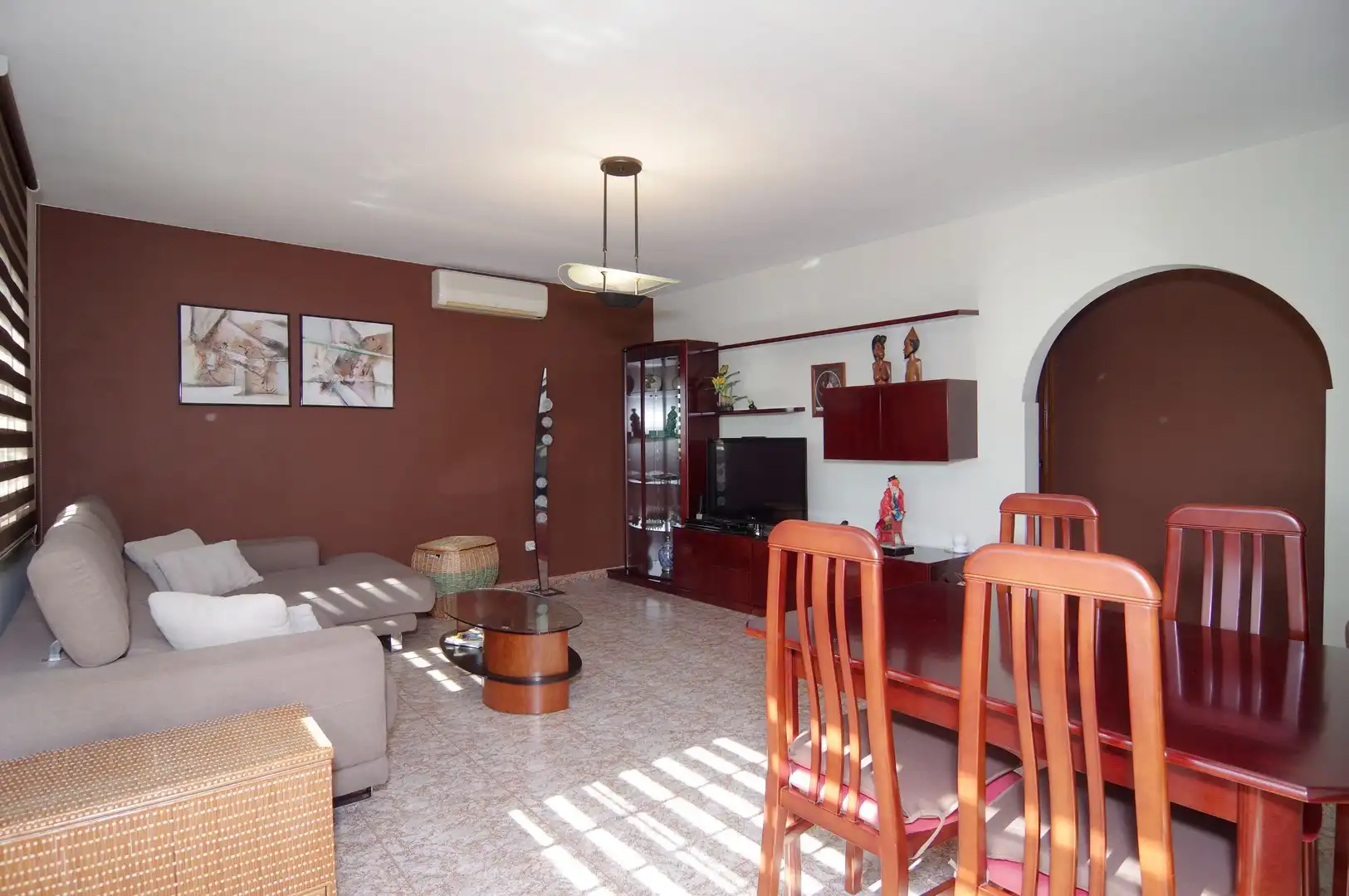 Sala d'estar de Casa o xalet en venda en Sant Vicenç Dels Horts amb Aire condicionat, Calefacció i Jardí privat
