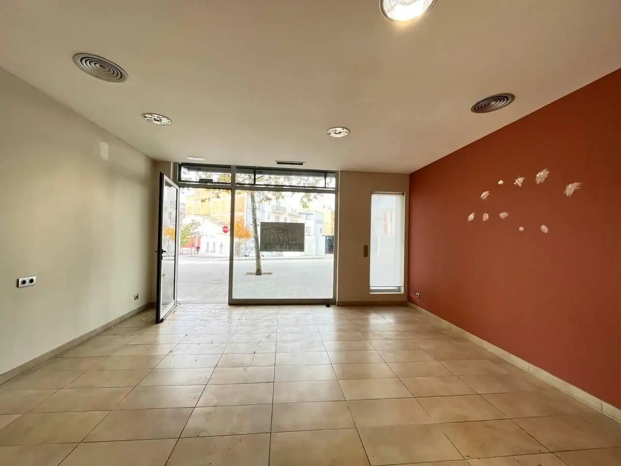 Business premises to rent in Plaça de Pep Ventura, imagen 6