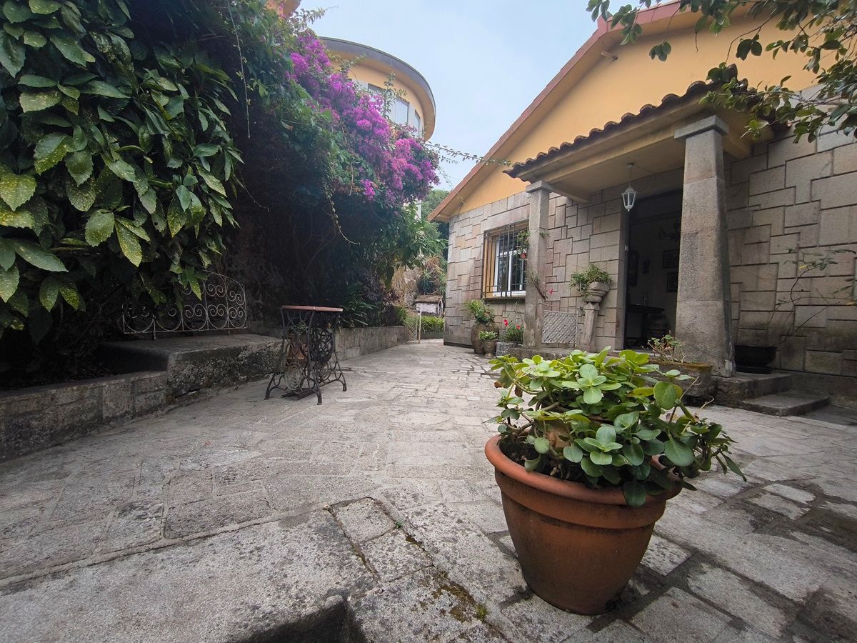 Vista exterior de Casa o chalet en venta en Vilagarcía de Arousa con Calefacción, Jardín privado y Parquet