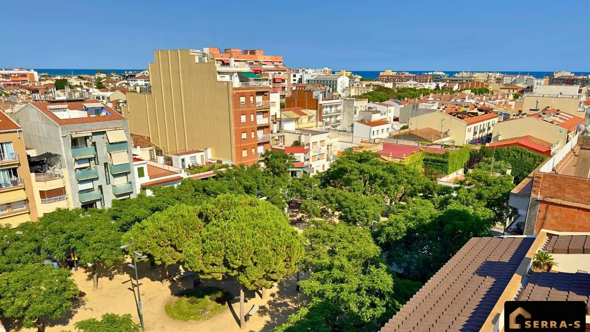 Vista exterior de Àtic en venda en Pineda de Mar amb Aire condicionat, Calefacció i Terrassa