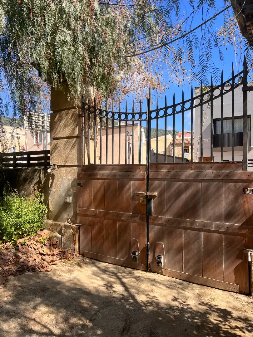 Vista exterior de Casa o chalet en venta en Teià con Calefacción y Jardín privado