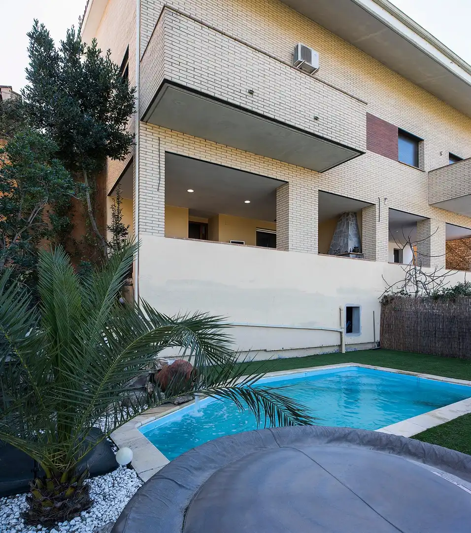 Piscina de Casa o chalet en venta en La Pobla de Claramunt con Aire acondicionado, Calefacción y Jardín privado