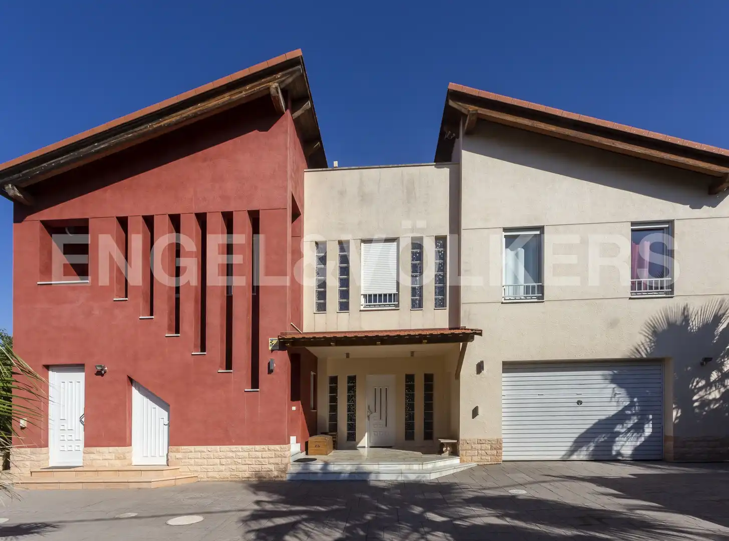 Vista exterior de Casa o xalet en venda en Calafell amb Aire condicionat, Calefacció i Jardí privat