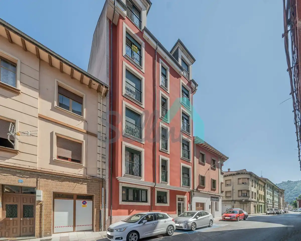 Vista exterior de Piso en venta en San Martín del Rey Aurelio con Calefacción, Parquet y Trastero