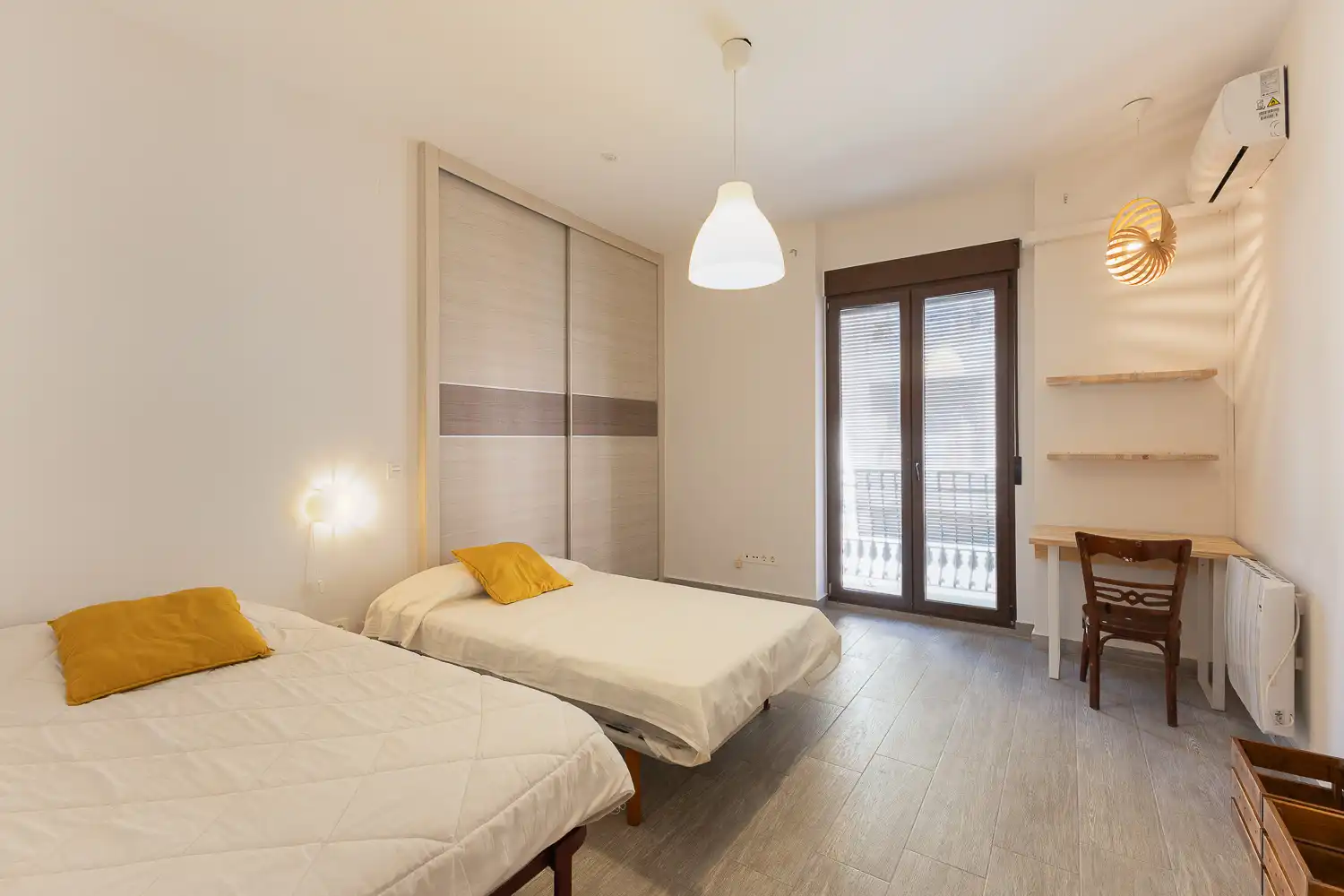 Schlafzimmer von Wohnung zur Miete in Valencia mit Klimaanlage, Heizung und Parkett