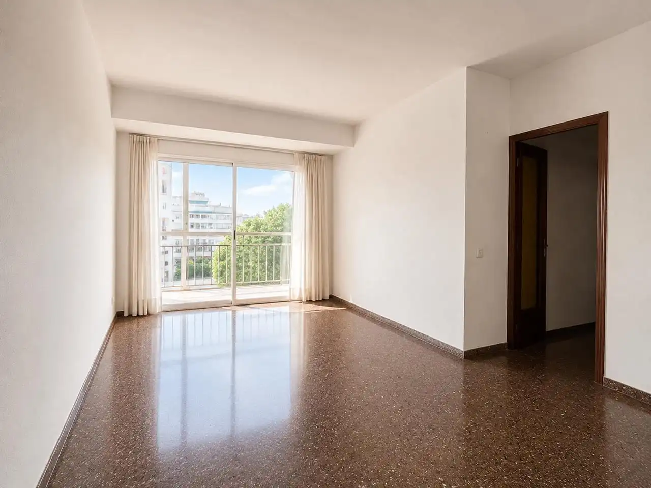 Sala de estar de Piso en venta en L'Hospitalet de Llobregat con Balcón