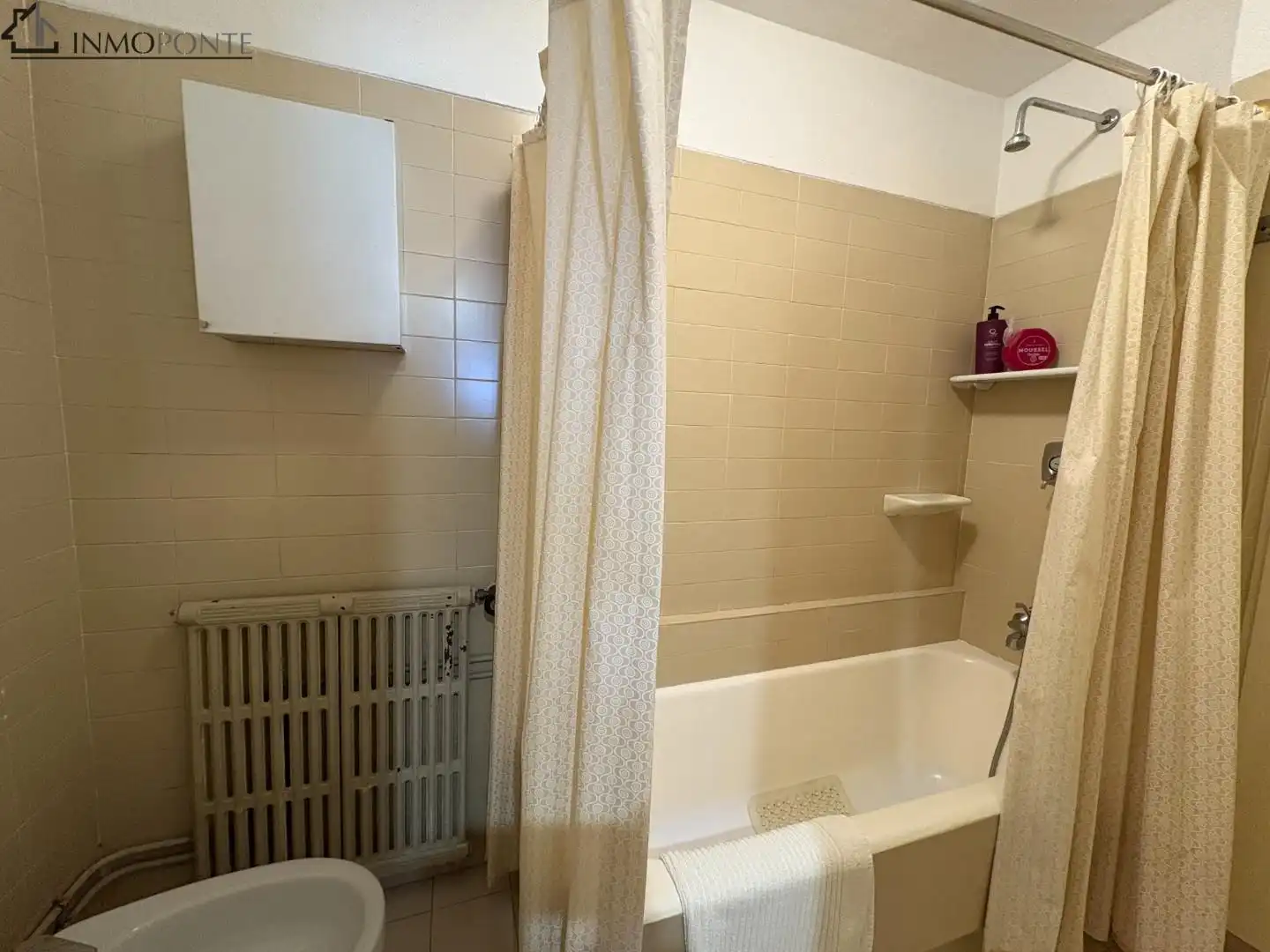 Bathroom of Flat for rent in Pontevedra Capital 