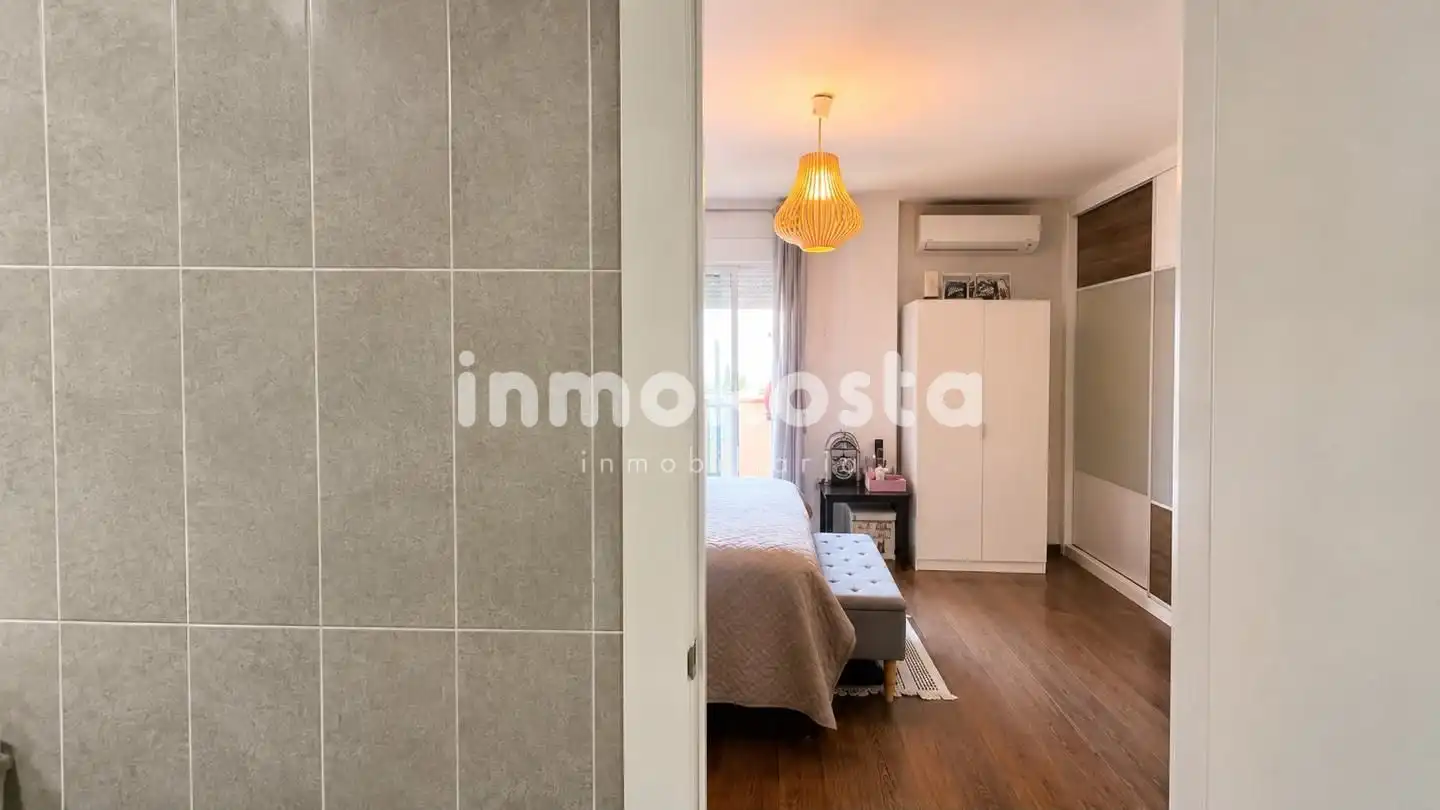 Dormitori de Casa adosada en venda en La Nucia amb Aire condicionat, Jardí privat i Terrassa