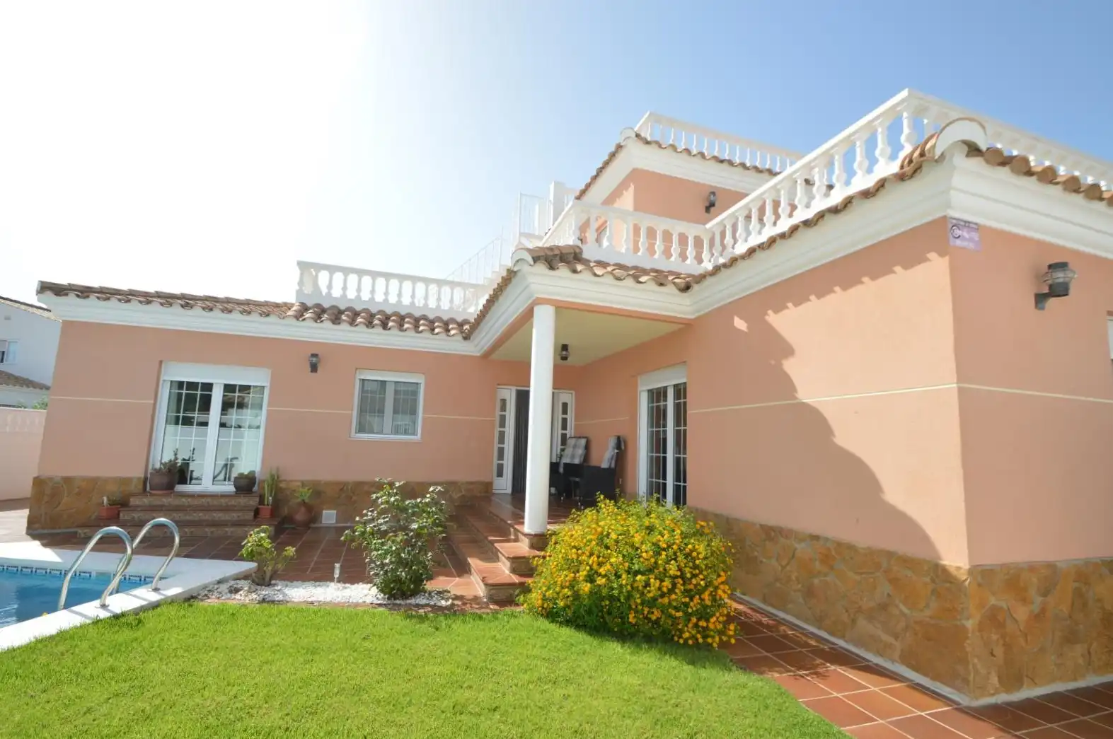Vista exterior de Casa o xalet en venda en Vinaròs amb Aire condicionat, Calefacció i Jardí privat