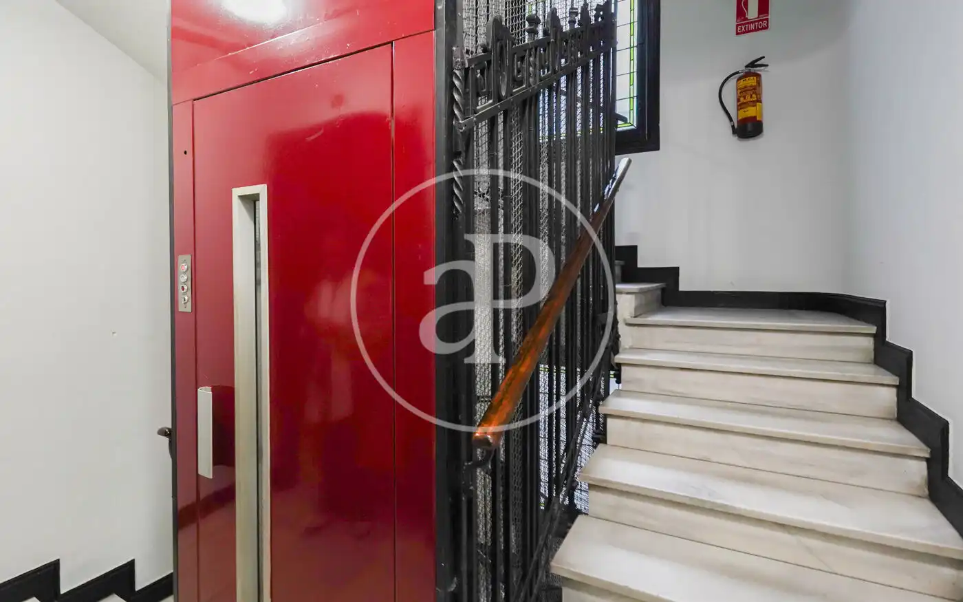 Flat for sale in Madrid  with Air Conditioner, Heating and Storage room