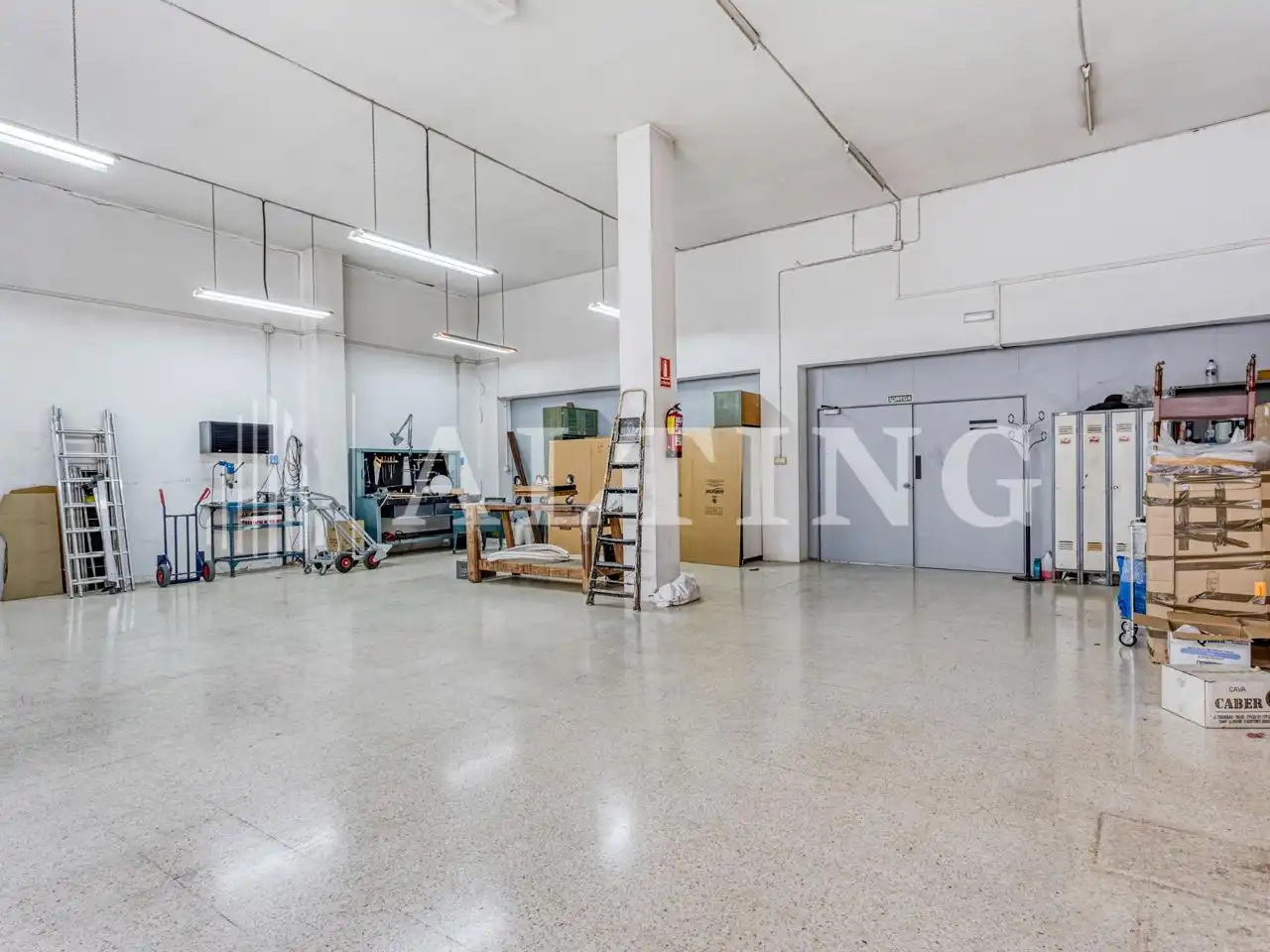 Commercial properties for sale in Barcelona  with Air Conditioner