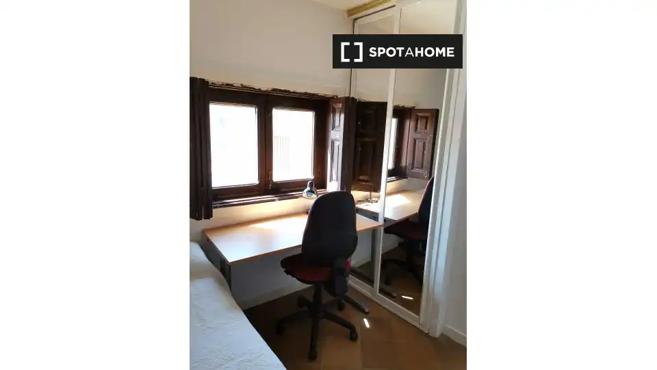 Habitación de Piso de alquiler en Alcalá de Henares con Aire acondicionado, Calefacción y Amueblado