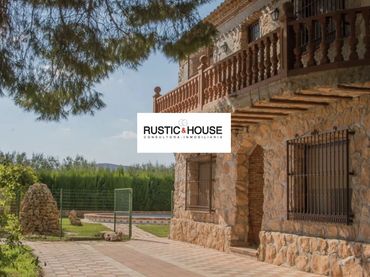 Chalet con balcón en venta en Hellín