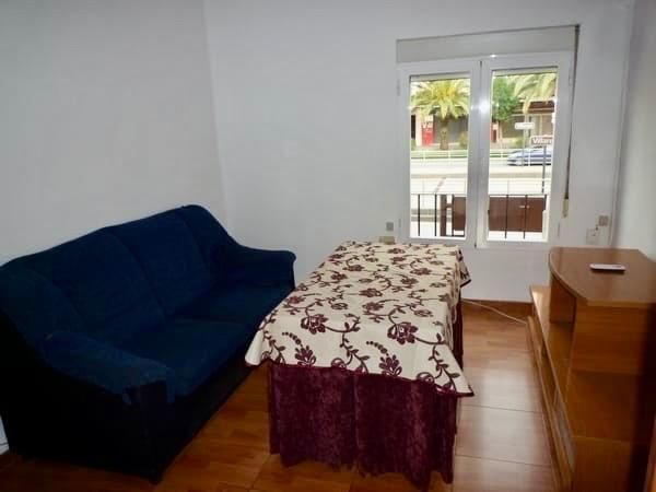 Dormitori de Pis de lloguer en  Granada Capital amb Calefacció, Moblat i Balcó